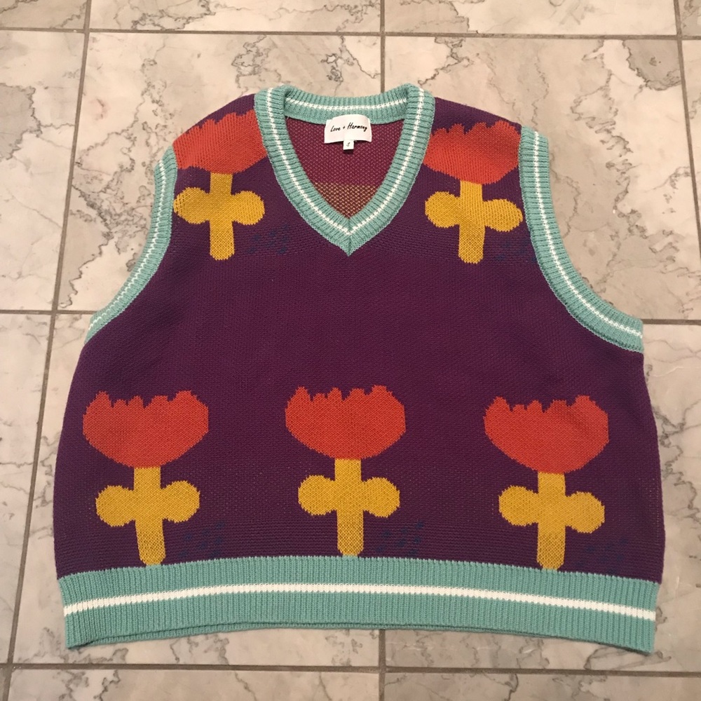 NWOT Love + Harmony sweater vest Size small